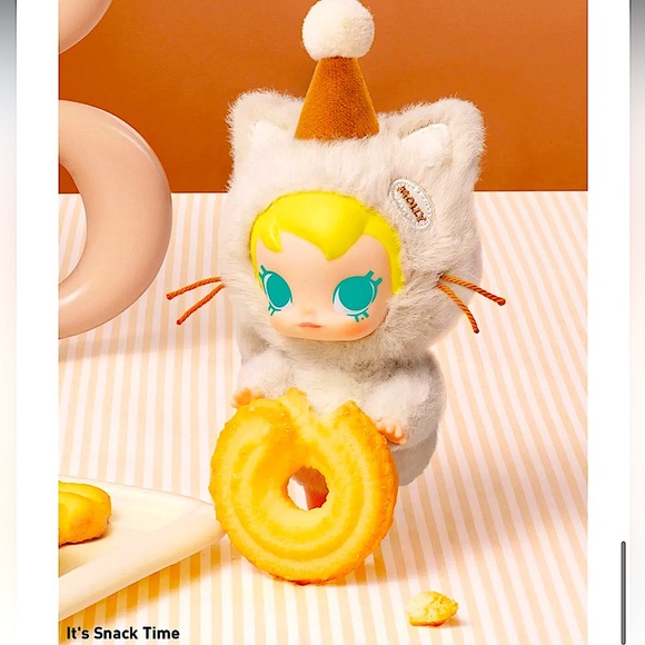 PopMart Molly Pocket Friends It’s Snack Time Plush Pendant New w/ Box/Card Open - Picture 1 of 4